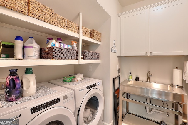 washroom featuring cabinets and washing machine and dryer