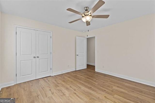 unfurnished bedroom with light hardwood / wood-style flooring, a closet, and ceiling fan