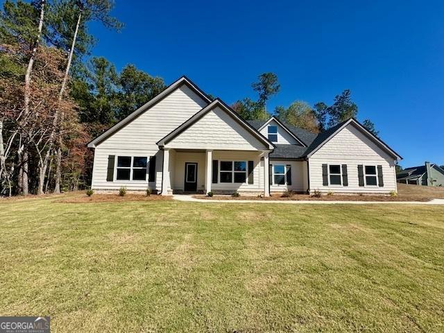 view of front of property with a front yard