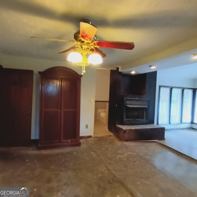 unfurnished living room featuring concrete flooring and ceiling fan