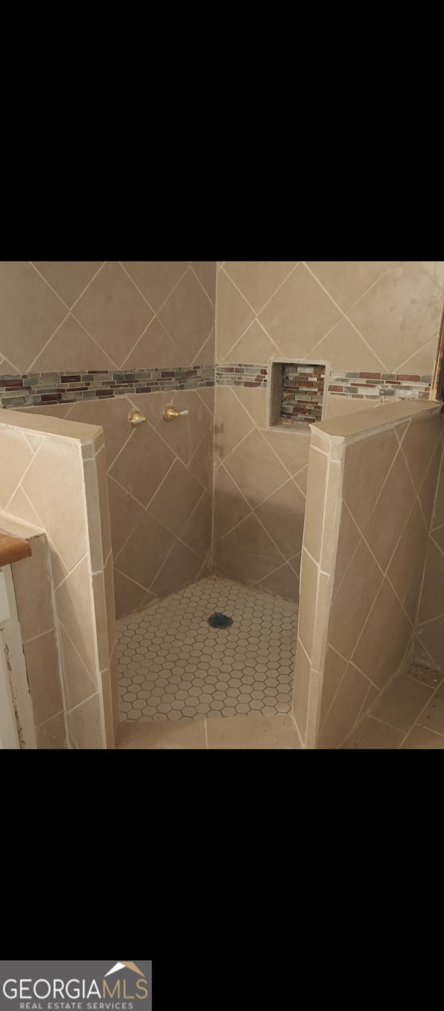 bathroom with tiled shower