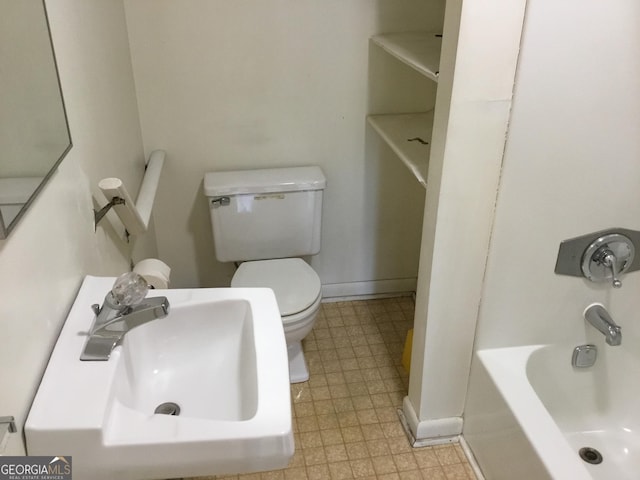 bathroom featuring toilet and sink