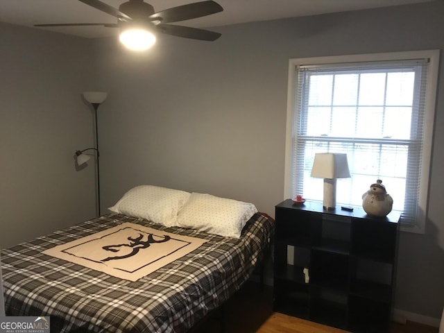 bedroom with ceiling fan