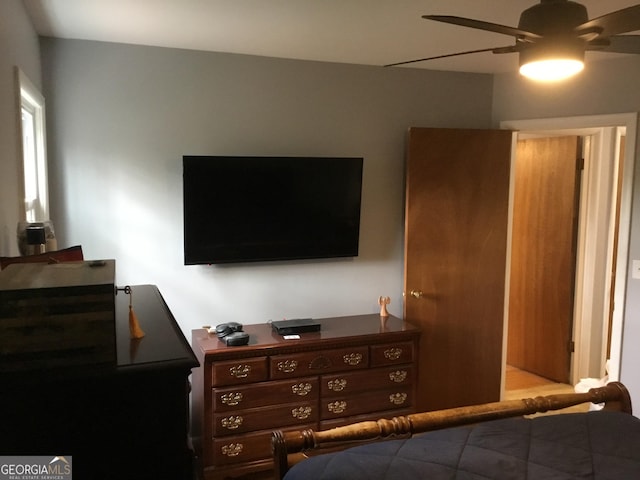 bedroom featuring ceiling fan