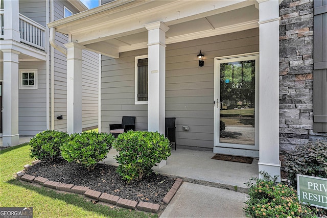 property entrance featuring a balcony