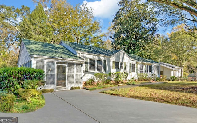 single story home with a sunroom