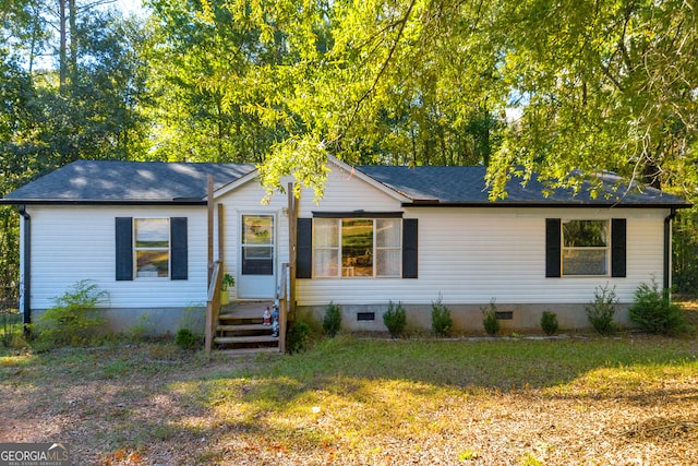 1000 Nails Creek Xing, Royston, GA 30662 - view of front of home featuring crawl space, a shingled roof, and a front lawn