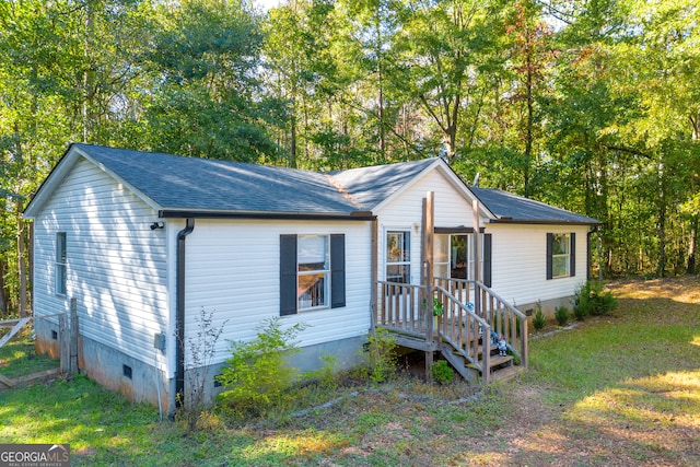 view of front of home featuring a front lawn