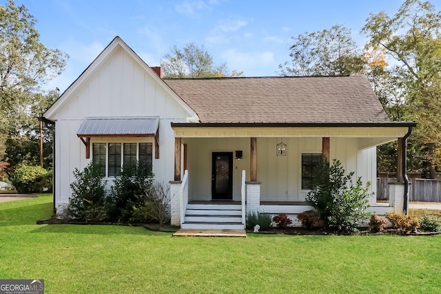 view of front of house featuring covered porch and a front lawn