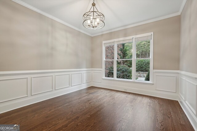 unfurnished room with ornamental molding, dark hardwood / wood-style floors, and a chandelier