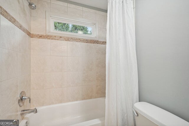 bathroom featuring toilet and shower / tub combo