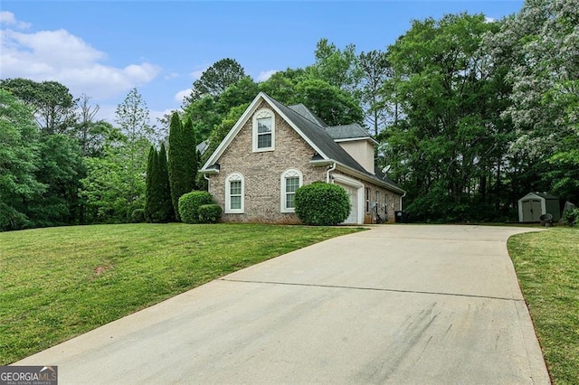 view of front of home with a front lawn