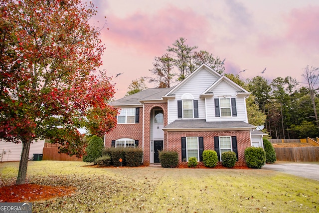 view of front of home featuring a yard