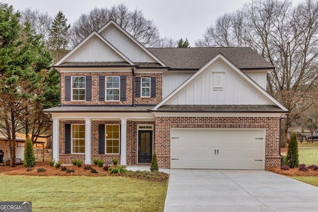 craftsman house featuring a garage and a front lawn