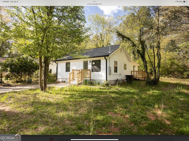 3363 Delmar Ln NW, Atlanta, GA 30331 - view of front of house with board and batten siding