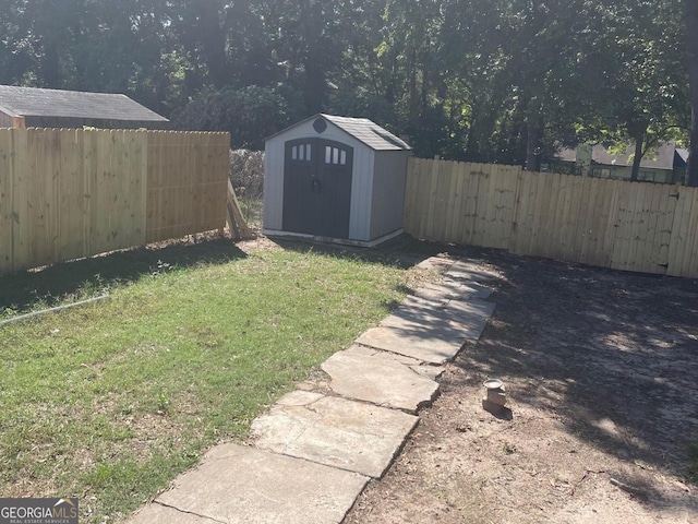 view of yard with a storage shed