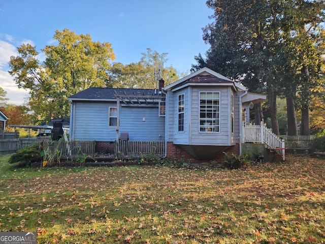 back of house featuring a yard