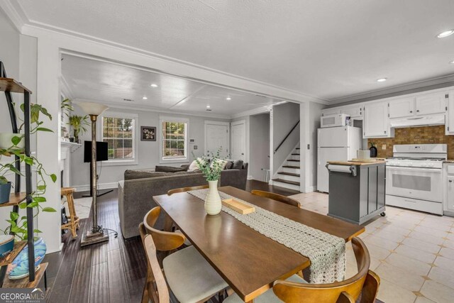 dining area featuring crown molding and light hardwood / wood-style flooring