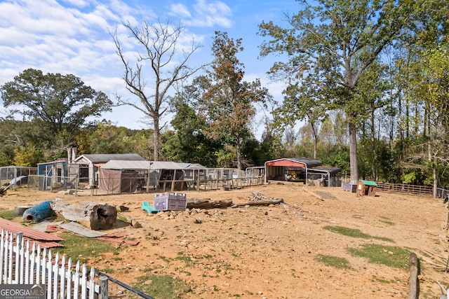 view of yard featuring an outbuilding