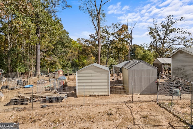 view of yard with a storage shed