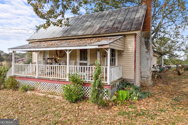 view of front facade with covered porch