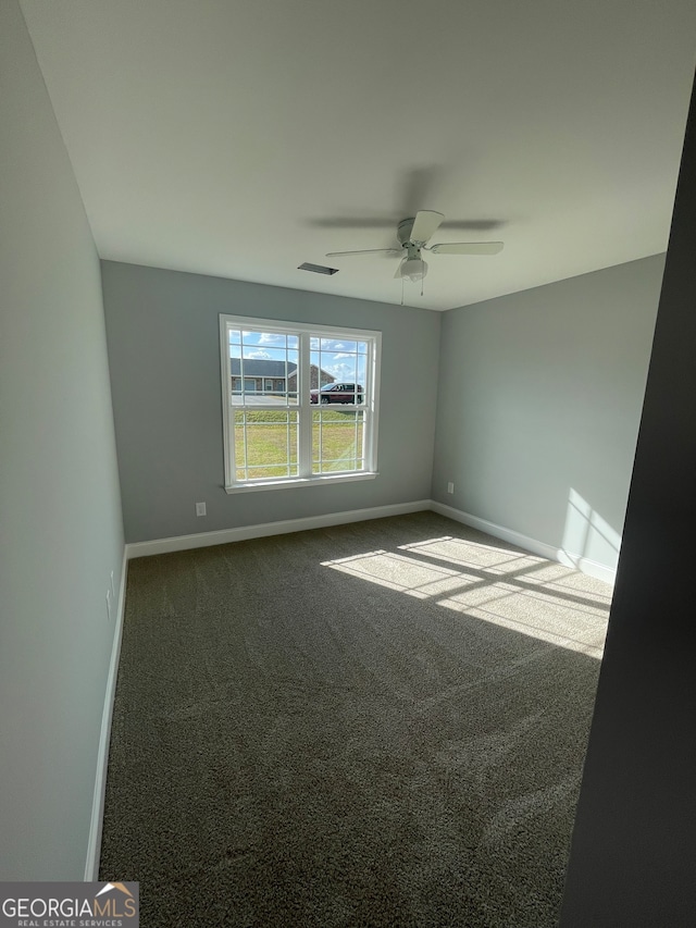 carpeted empty room featuring ceiling fan