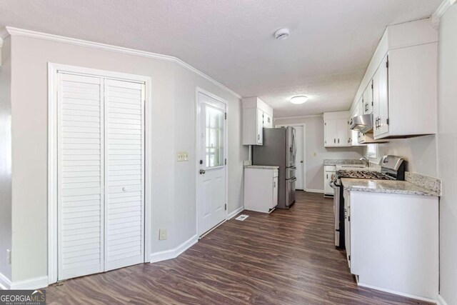 6275 S Skyline Dr, Douglasville, GA 30135 - kitchen featuring light countertops, under cabinet range hood, baseboards, and appliances with stainless steel finishes