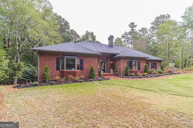 single story home with a front lawn