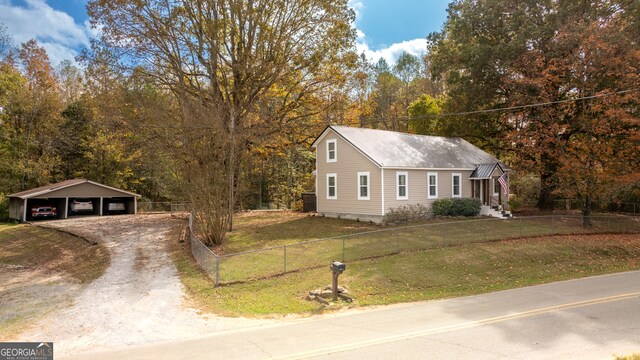 view of front of home featuring a front yard and a carport