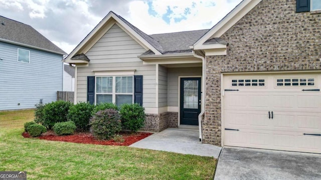 view of front of house with a front lawn