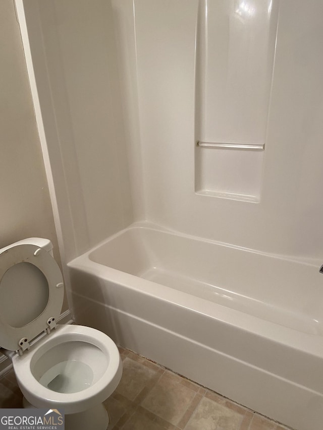 6995 Pine Shadow Way, Winston, GA 30187 - bathroom featuring toilet and washtub / shower combination