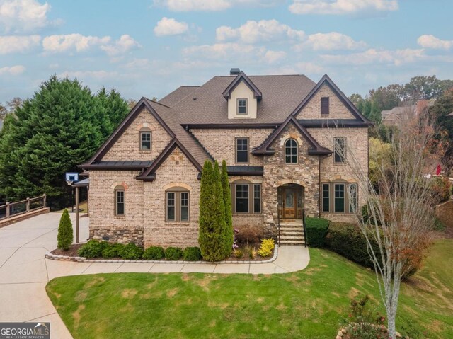 view of front of house featuring a front yard