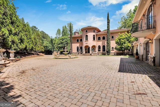 view of front of home featuring a balcony