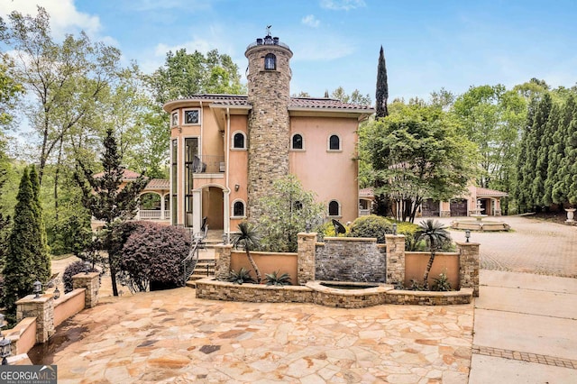 view of front of home featuring a patio area