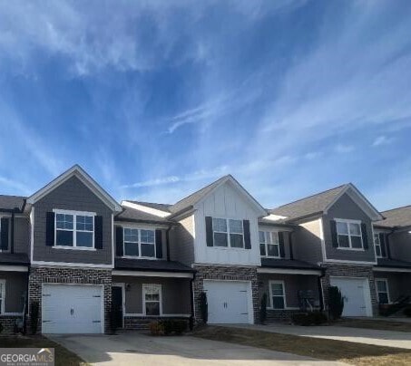 townhome / multi-family property featuring a garage