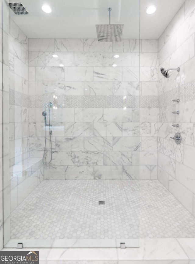 bathroom featuring tiled shower