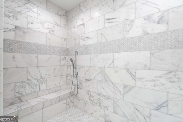 bathroom featuring a tile shower