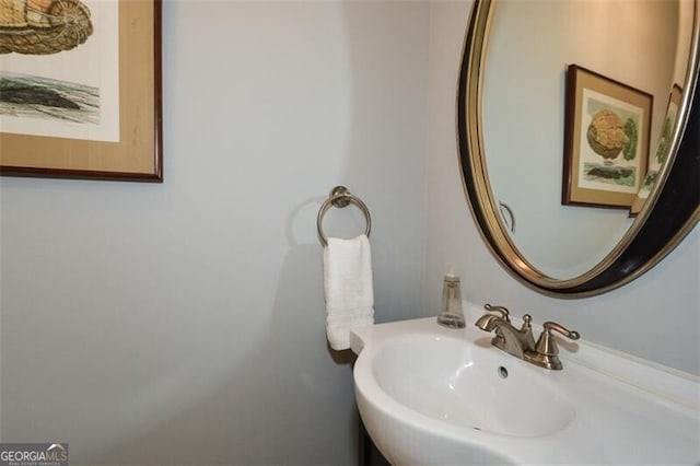 bathroom featuring sink