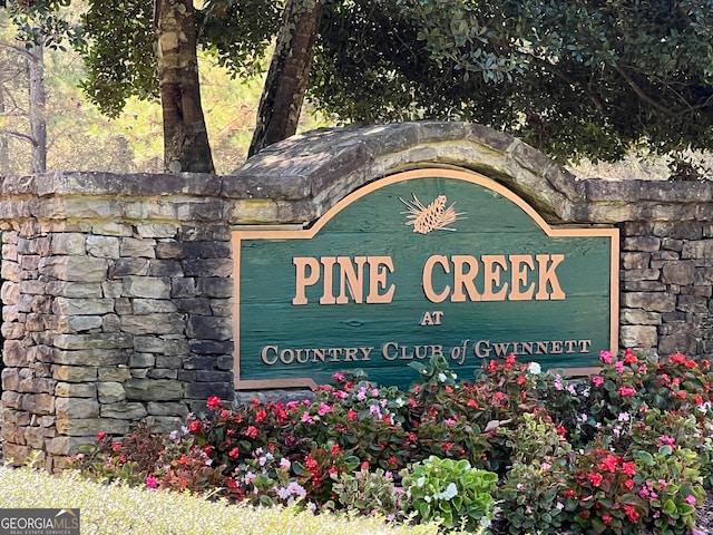 view of community / neighborhood sign