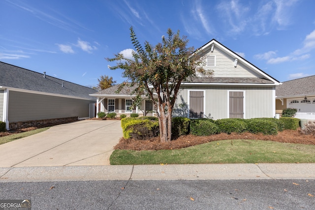 single story home with covered porch