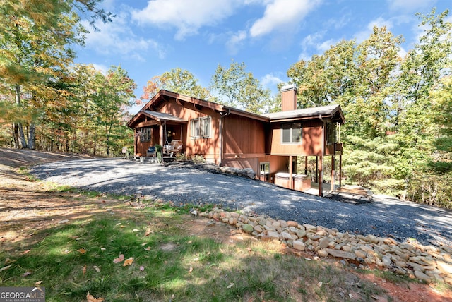 view of front of property featuring a patio area