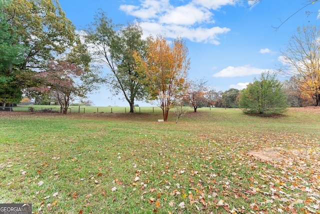 view of yard featuring a rural view