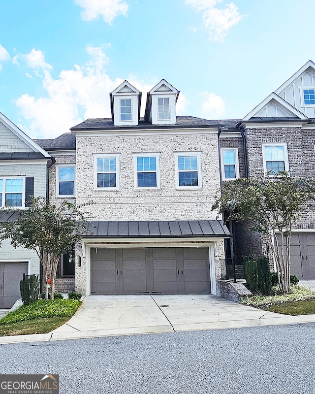 townhome / multi-family property featuring a garage