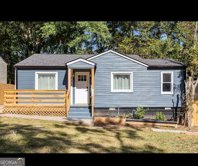 view of front facade featuring a front yard