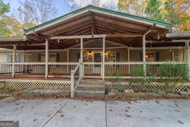 view of front of property featuring a porch