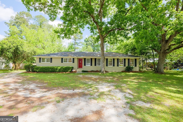 ranch-style home with a front yard