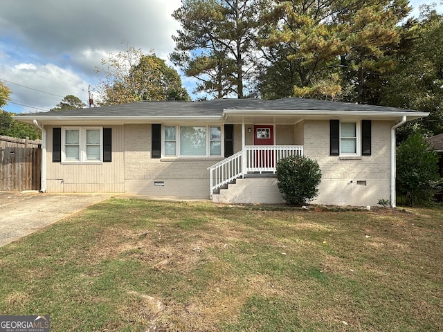 single story home featuring a front yard