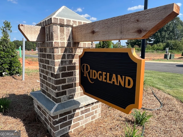 view of community / neighborhood sign