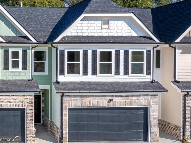 view of front of property featuring a garage