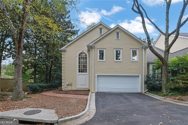 view of front property featuring a garage